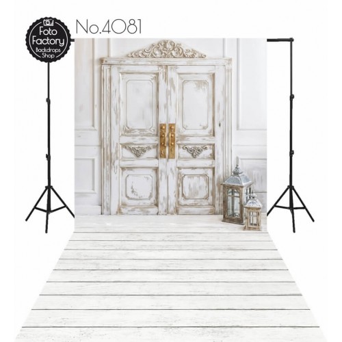 Backdrop white rustic door 4081