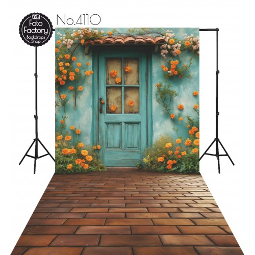 Backdrop flowers blue door 4110